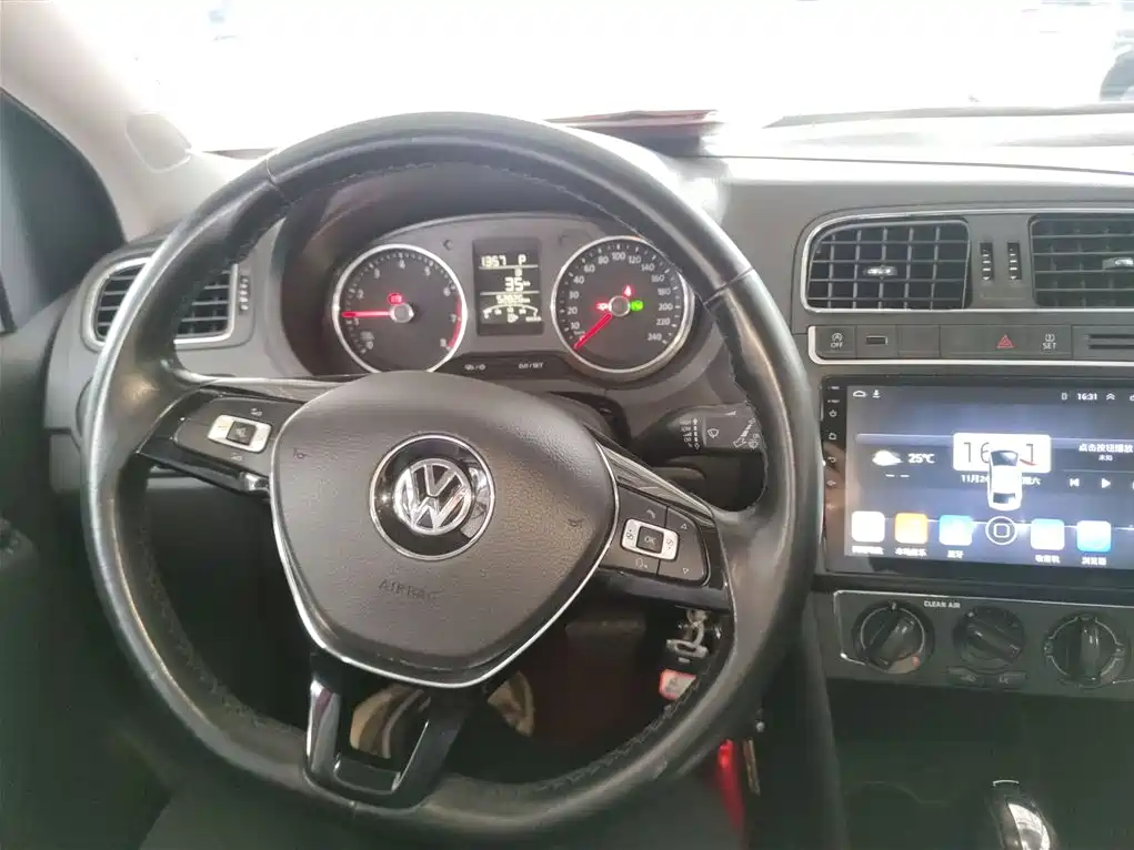 Volkswagen Polo 2018 1.5L Auto Comfort фото 10
