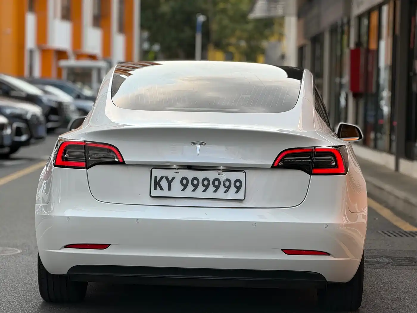 TESLA MODEL 3