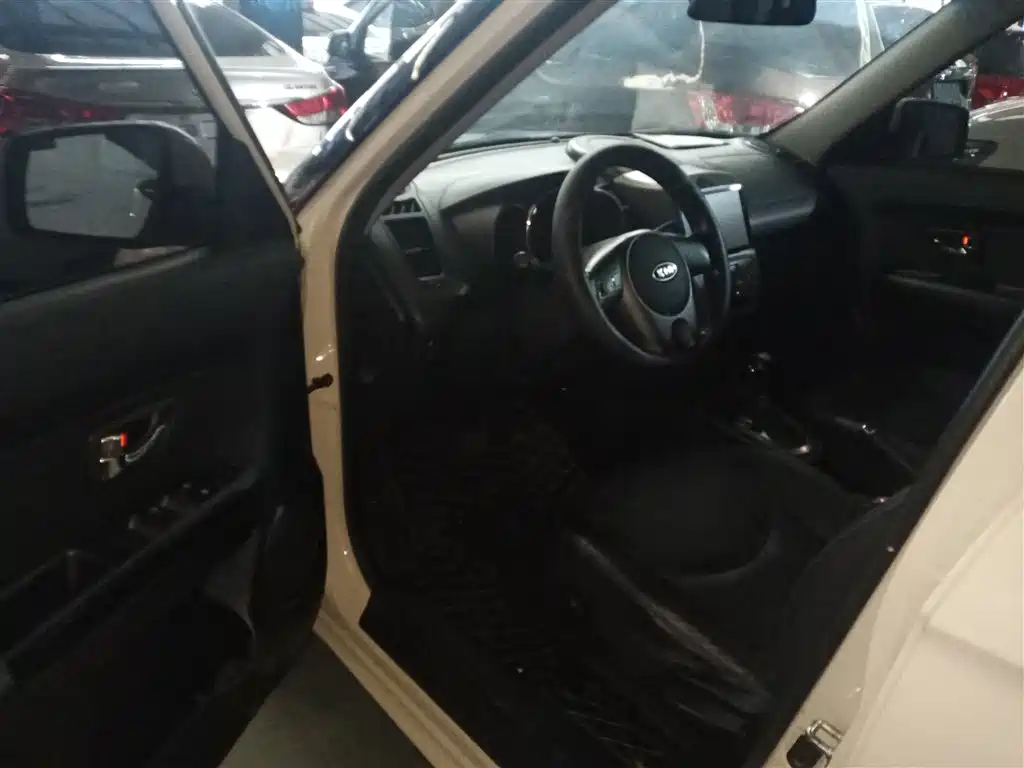 Kia Soul 2013 1.6L AT Premium фото 16