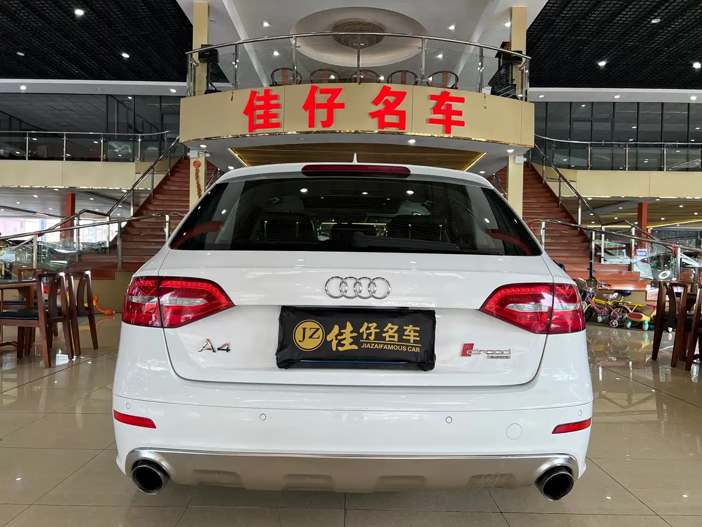 Фото 4 - Audi A4 (Import)
