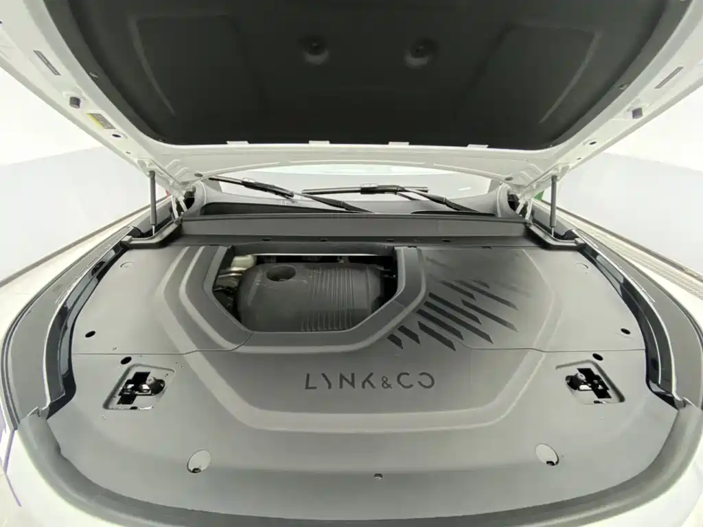 Photo 12 - Lynk & Co 900