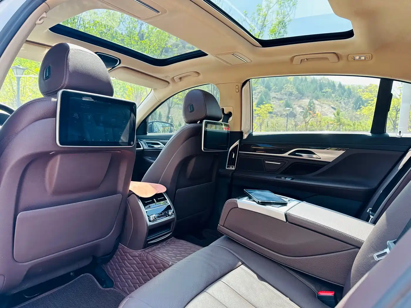 BMW 7 Series 2016 730Li Leading фото 8