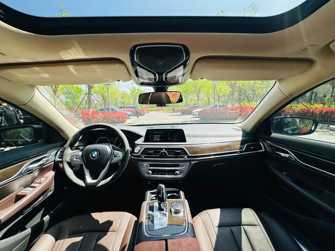 BMW 7 Series 2016 730Li Leading фото 9