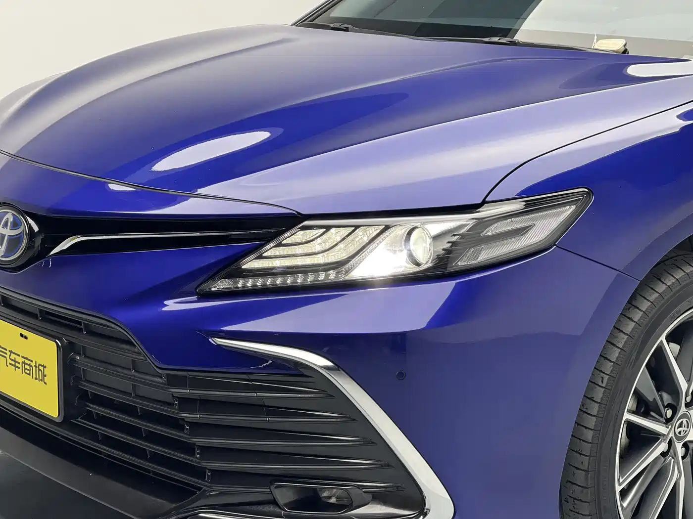 Toyota Camry 2021 Hybrid 2.5HG Luxury Edition фото 12
