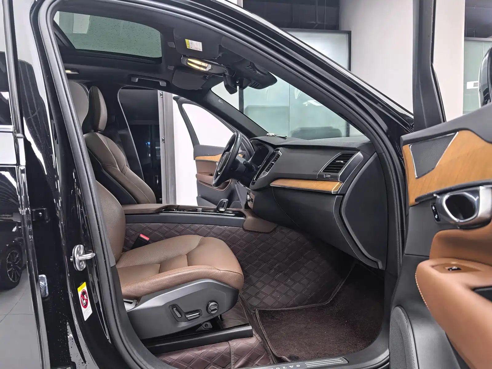 Фото 6 - Volvo XC90