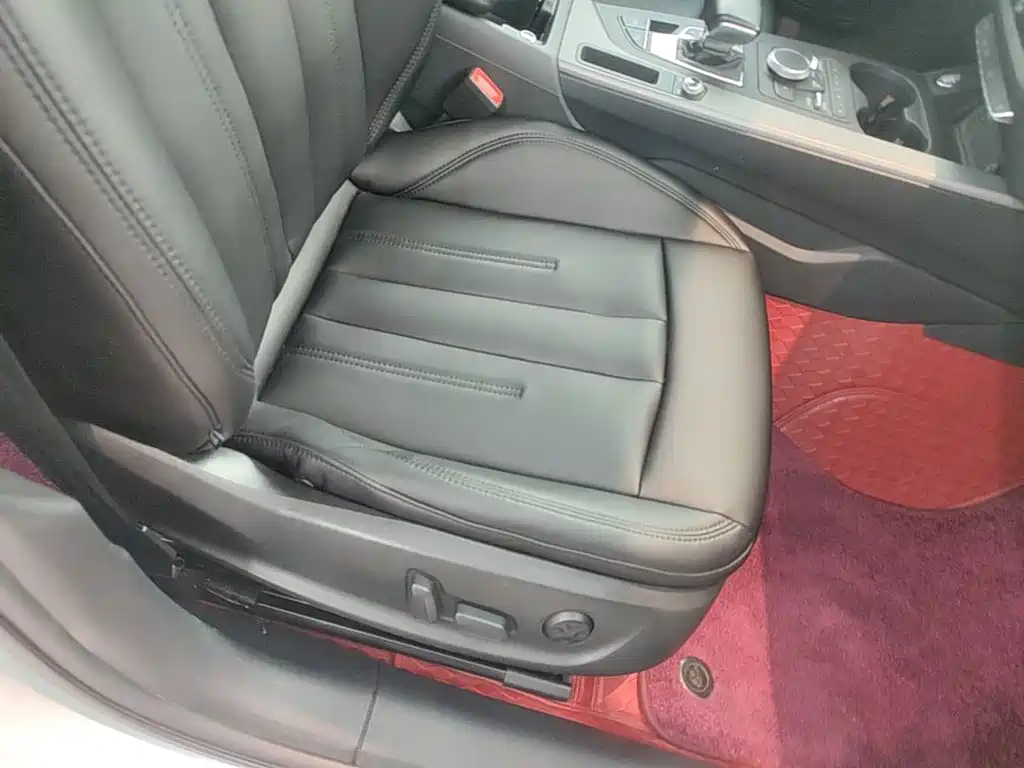 Фото 20 - Audi A4L