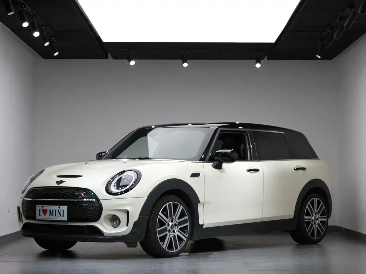 MINI CLUBMAN, 2022 год