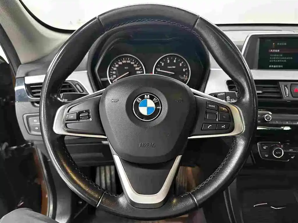 صورة 8 - BMW X1