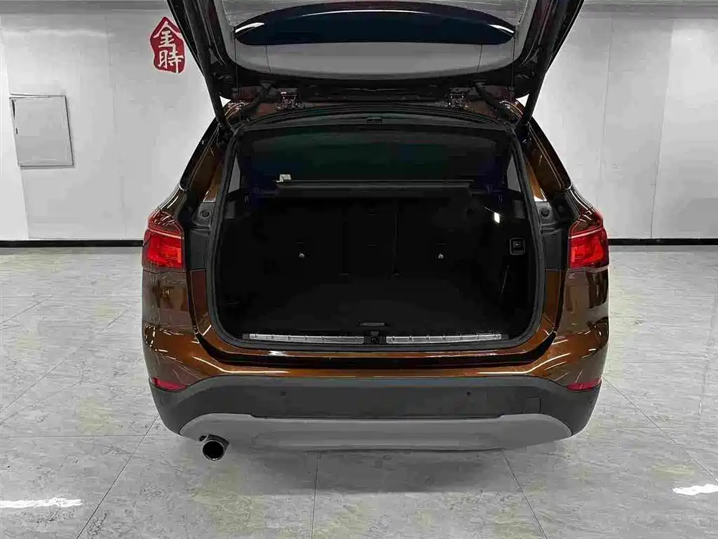 صورة 6 - BMW X1