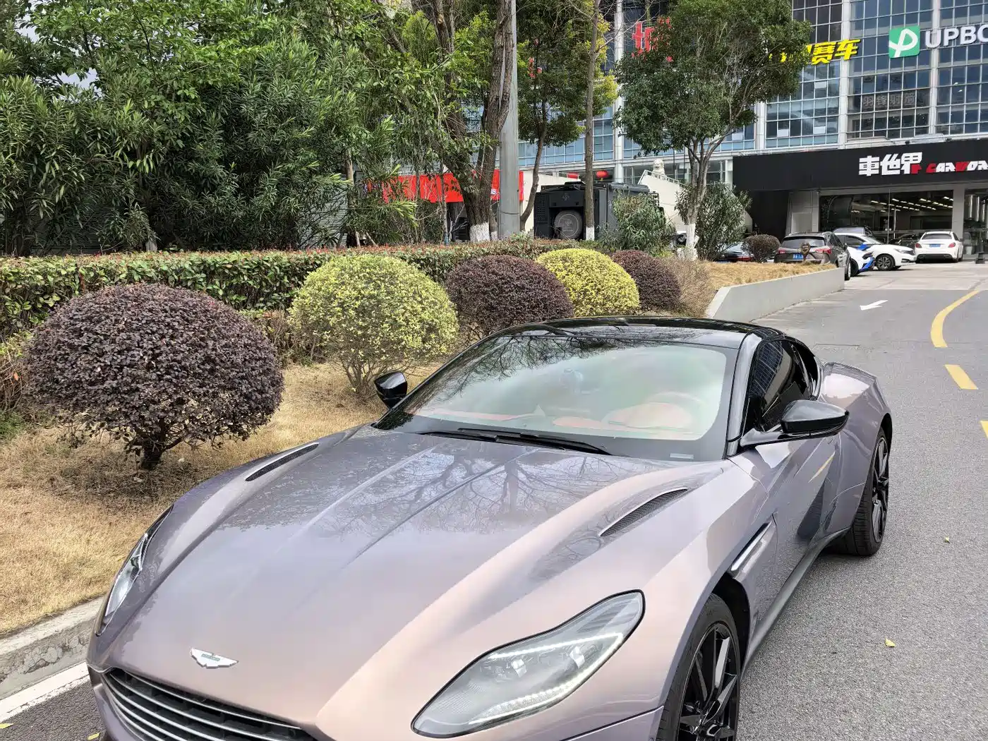 ASTON MARTIN DB11
