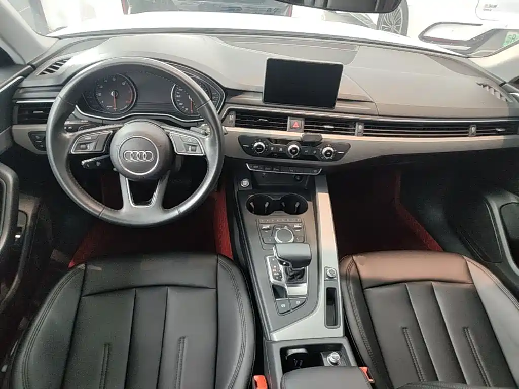 Фото 6 - Audi A4L