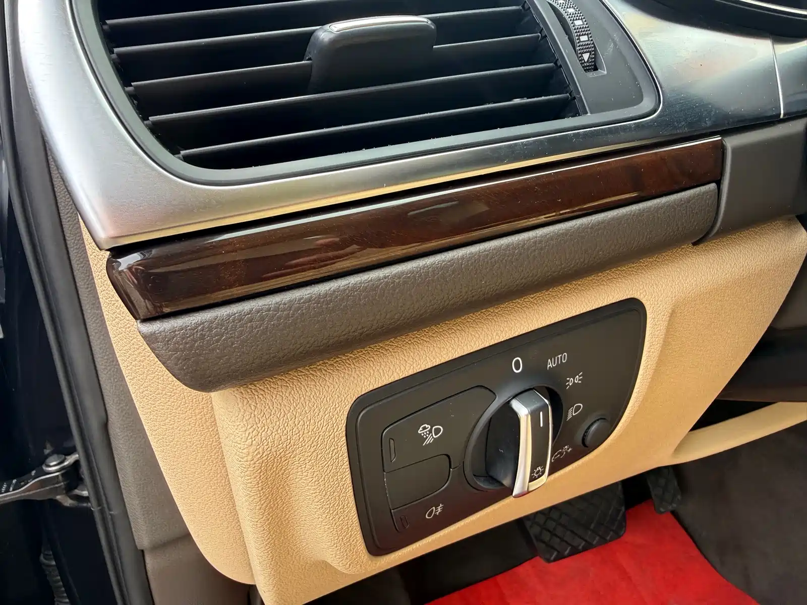 Фото 14 - Audi A6L