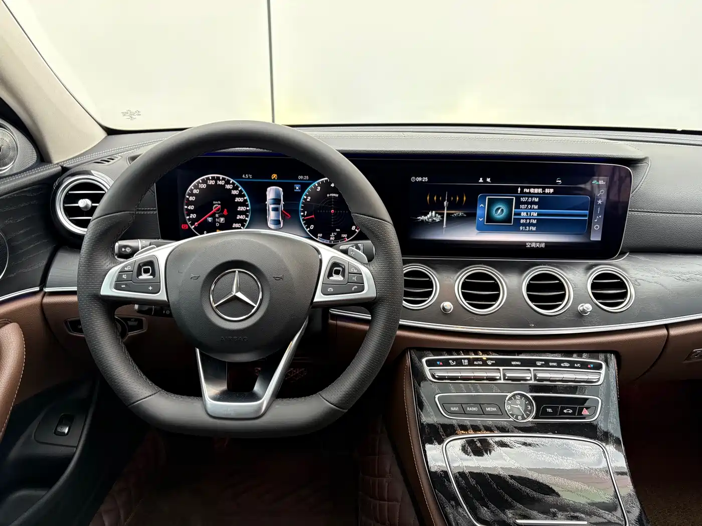 Mercedes-Benz E-Class 2018 E 200 L Sport 4MATIC фото 11