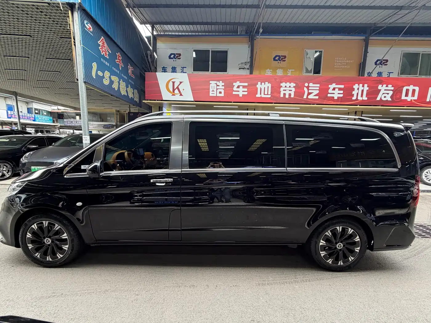 Mercedes-Benz Vito 2023 2.0T Elite 7-Seater фото 5