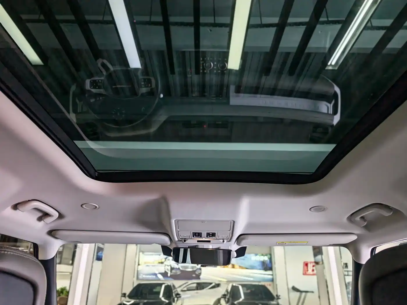 Land Rover Defender 2020 Model 110 P400 HSE фото 32