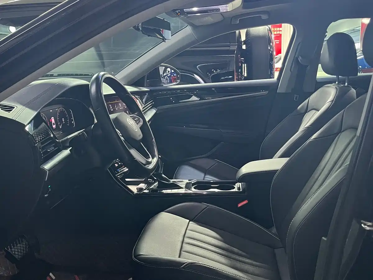 Volkswagen Passat 2022 330TSI Elite Edition фото 10