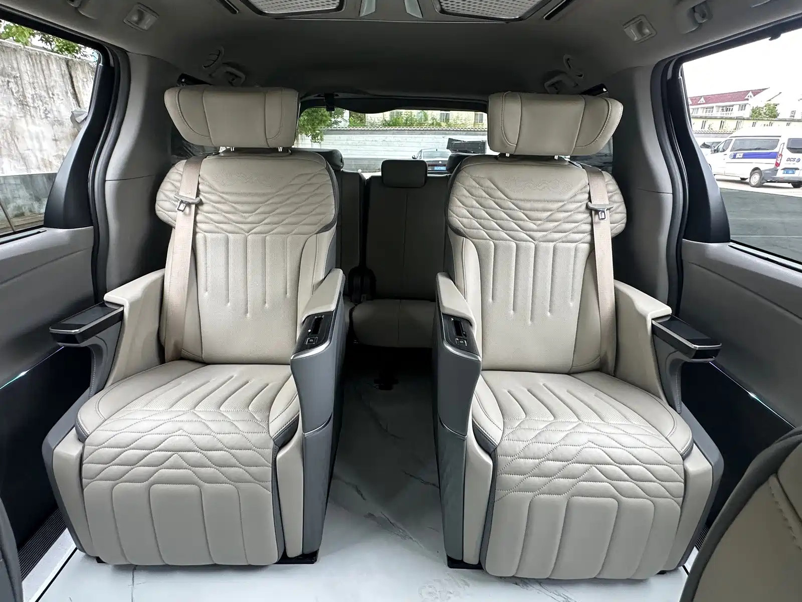 Photo 36 - Toyota Sienna