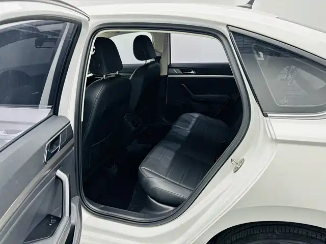 Volkswagen Lavida 2022 1.5L Auto Comfort Edition фото 15
