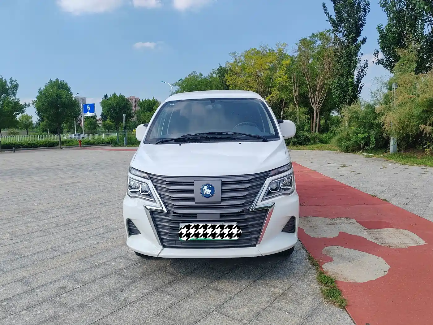 Dongfeng Fengxing Lingzhi New Energy 2025 2024 Standard Base 7-Seater
