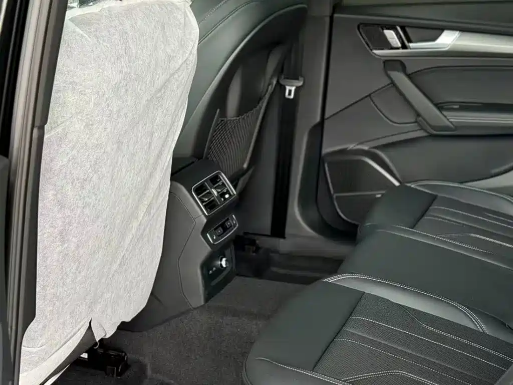 Audi Q5L 2025 Model Year Facelift 45th Anniversary Edition 45 TFSI Luxury Dynamic фото 9