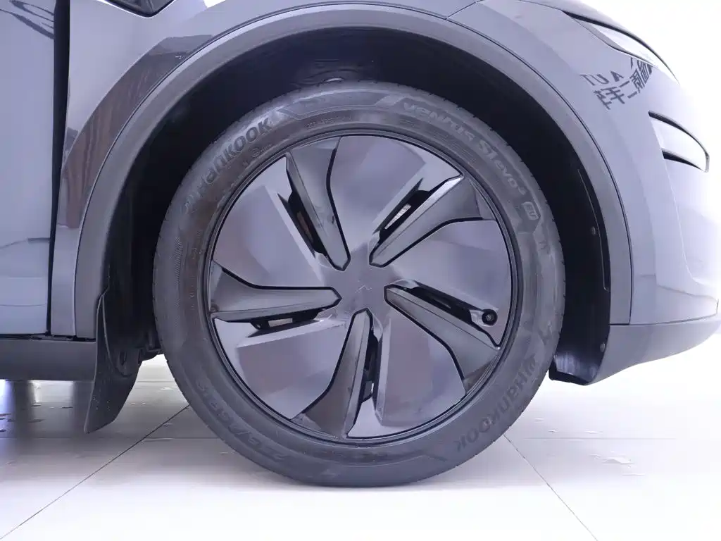 Tesla Model Y 2026 2025 Facelift Long Range All-Wheel Drive
