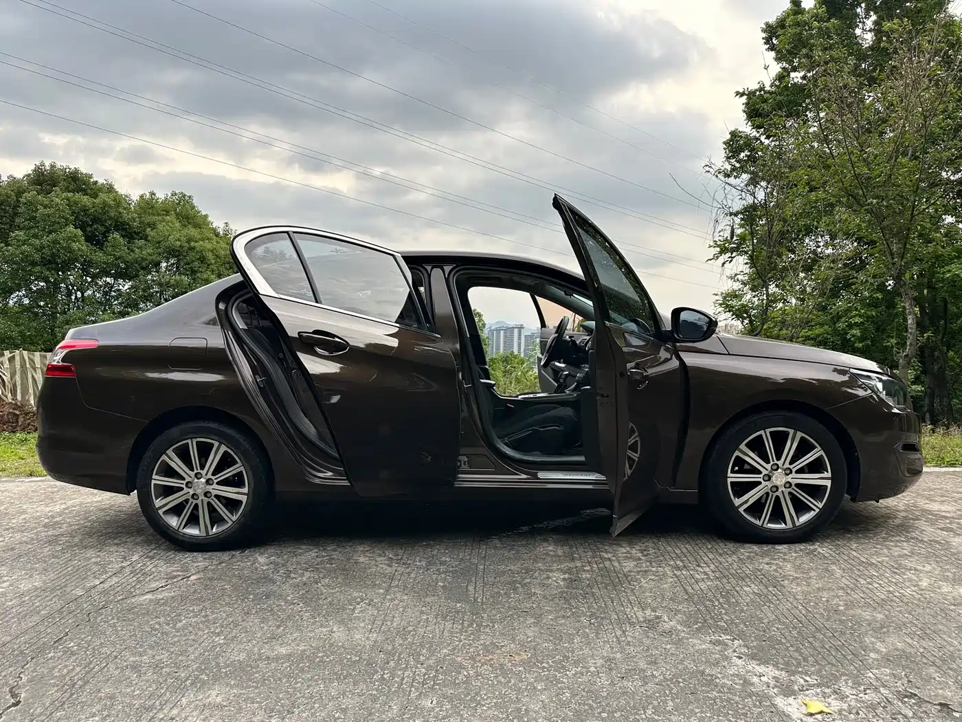 Peugeot 408 2014 1.8L Automatic Luxury Edition фото 14