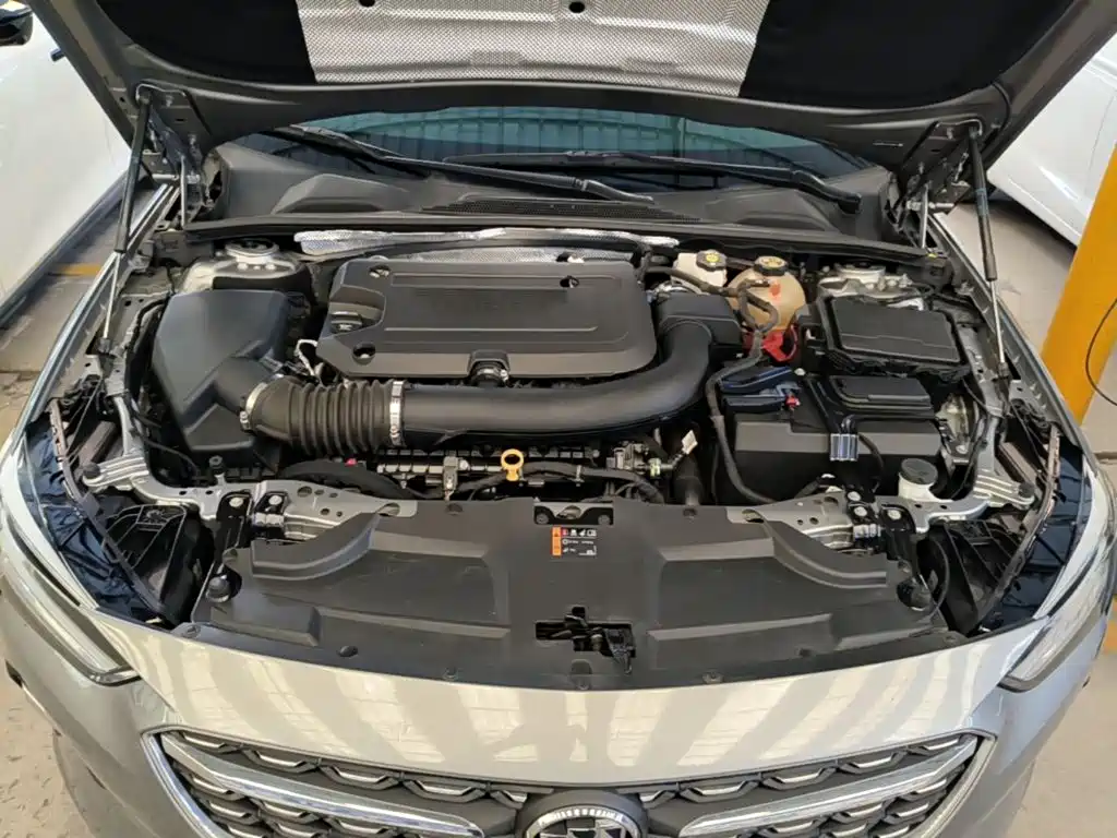 Photo 20 - Buick Regal