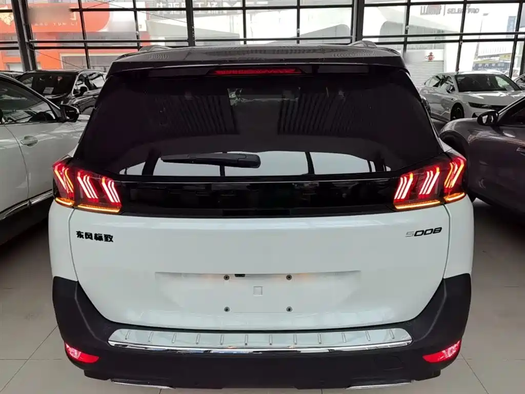 Peugeot 5008 2023 400THP Flagship Honor Edition 7-seater фото 6