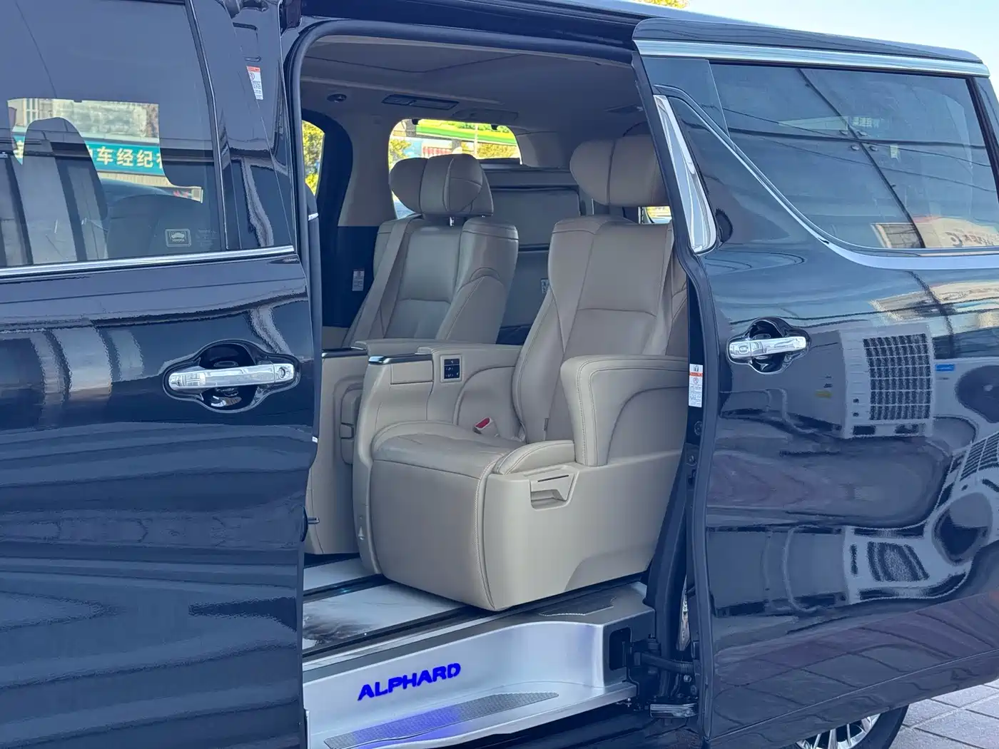 Toyota Alphard 2021 Hybrid 2.5L Luxury фото 9