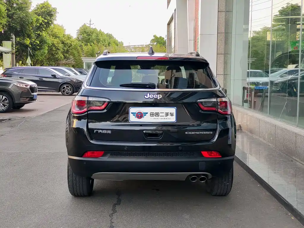 Фото 5 - Jeep Compass