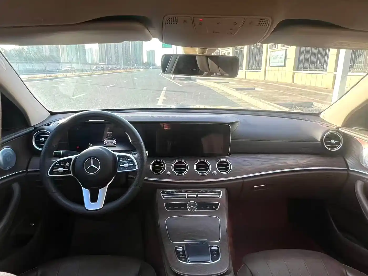 Mercedes-Benz E-Class 2020 E 300 L Luxury Model фото 9