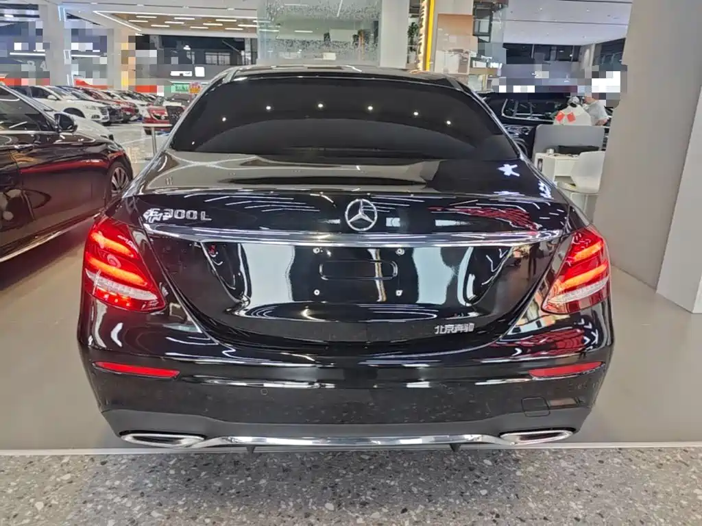 صورة 6 - Mercedes-Benz E-Class
