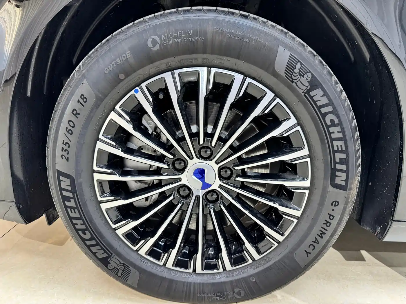 Denza D9 2026 2025 DM-i Smart Driving Edition 1100 FWD Flagship