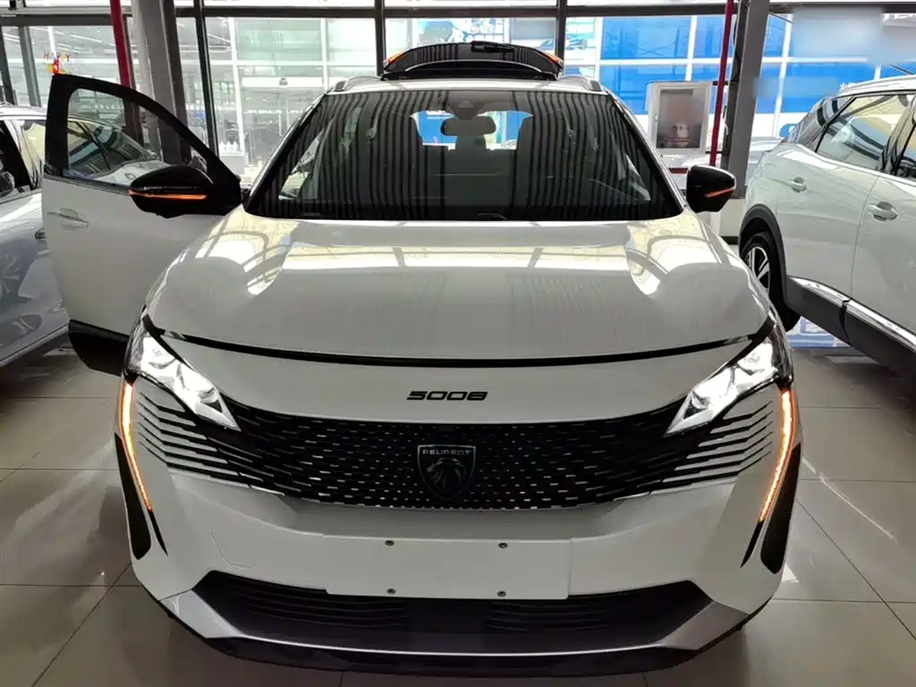 Peugeot 5008 2023 400THP Flagship Honor Edition 7-seater фото 3