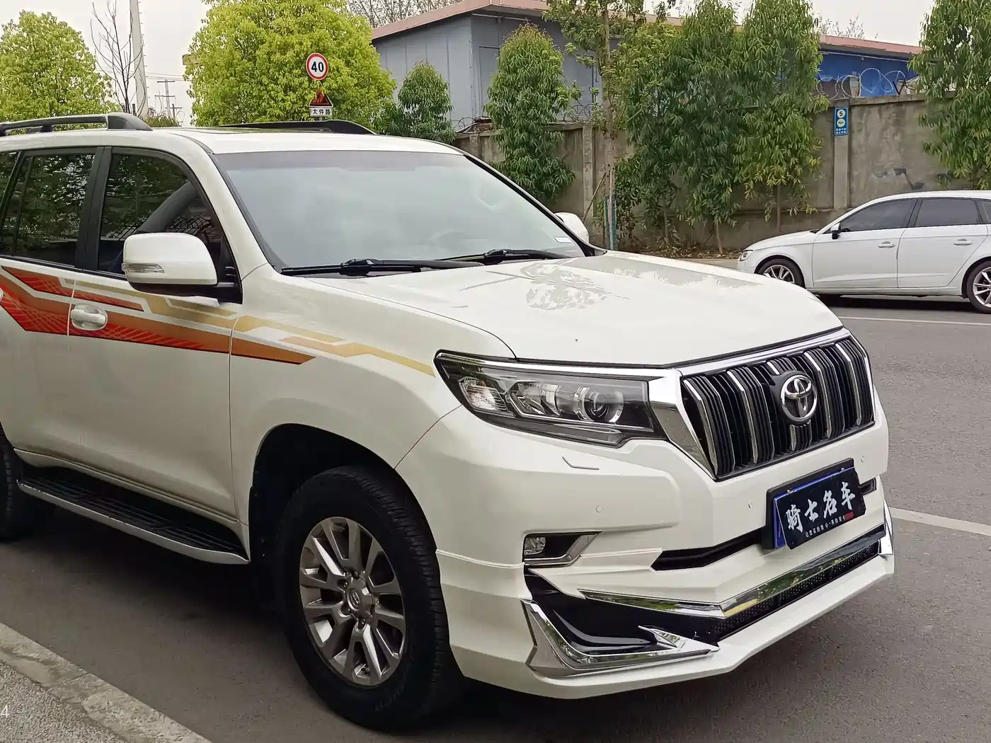 Toyota Prado 2018 3.5L Automatic TX-L Rear-mounted Spare Tire фото 3