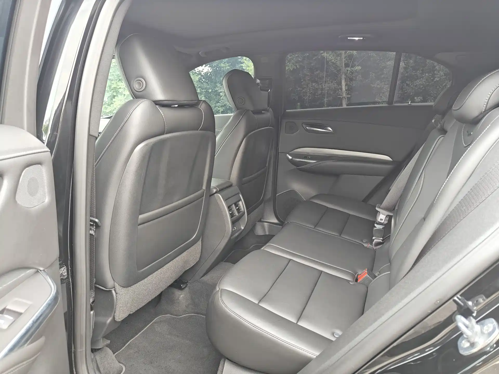 Photo 8 - Cadillac XT4