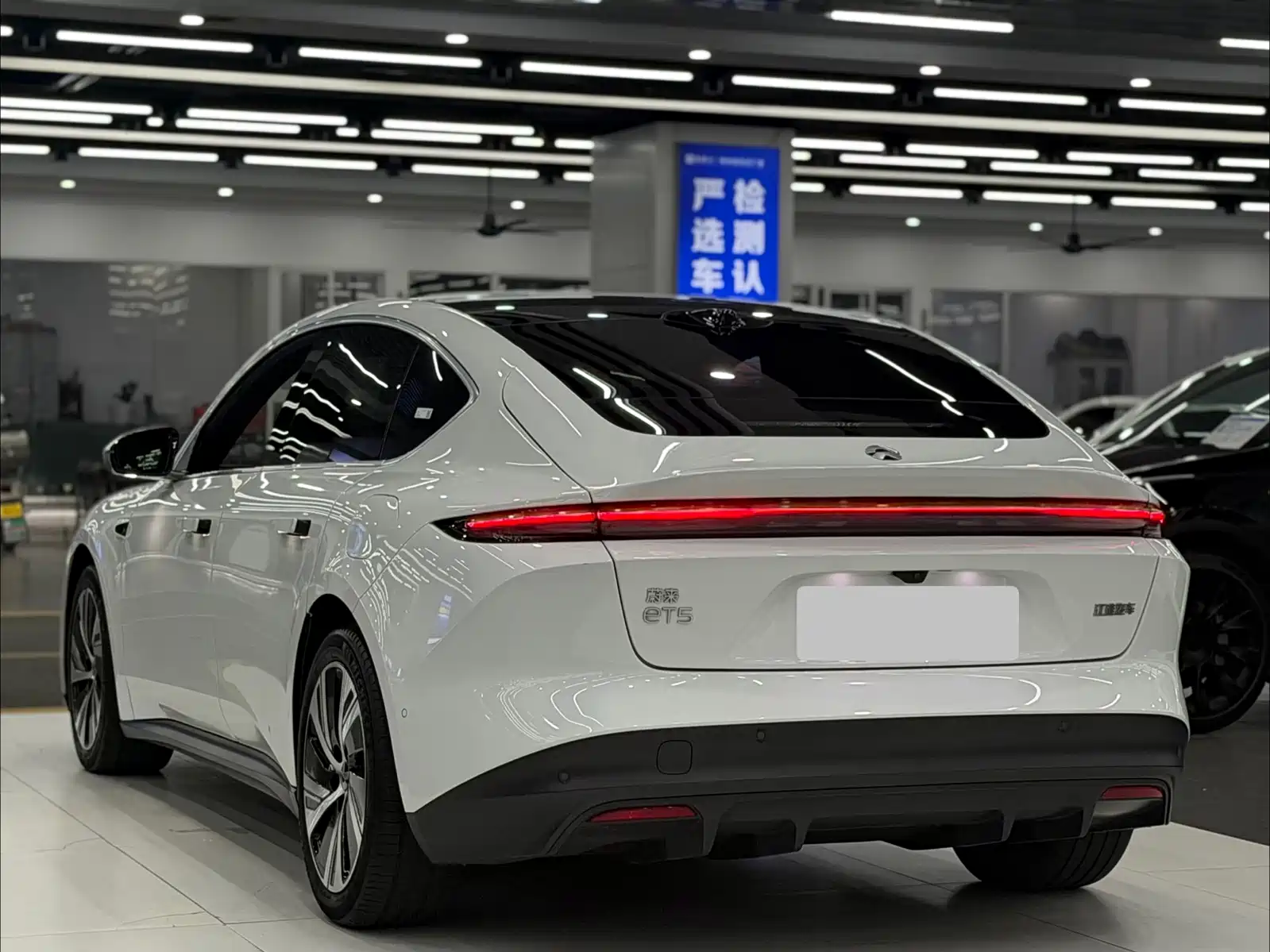 Фото 4 - NIO ET5