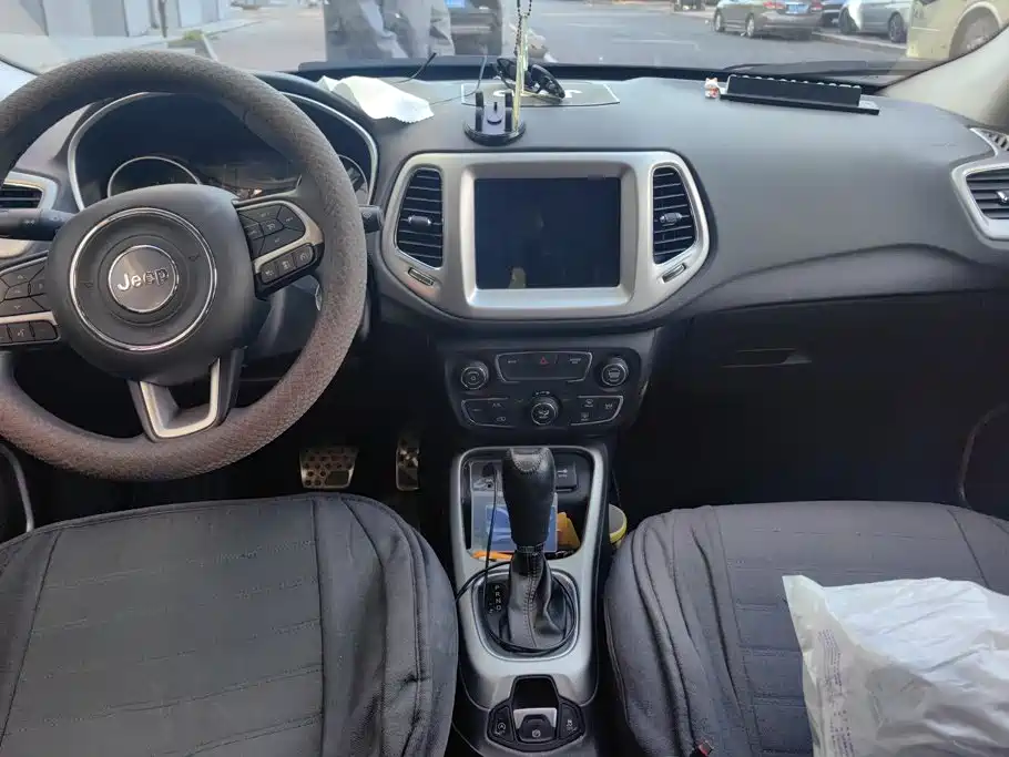 Photo 12 - Jeep Compass
