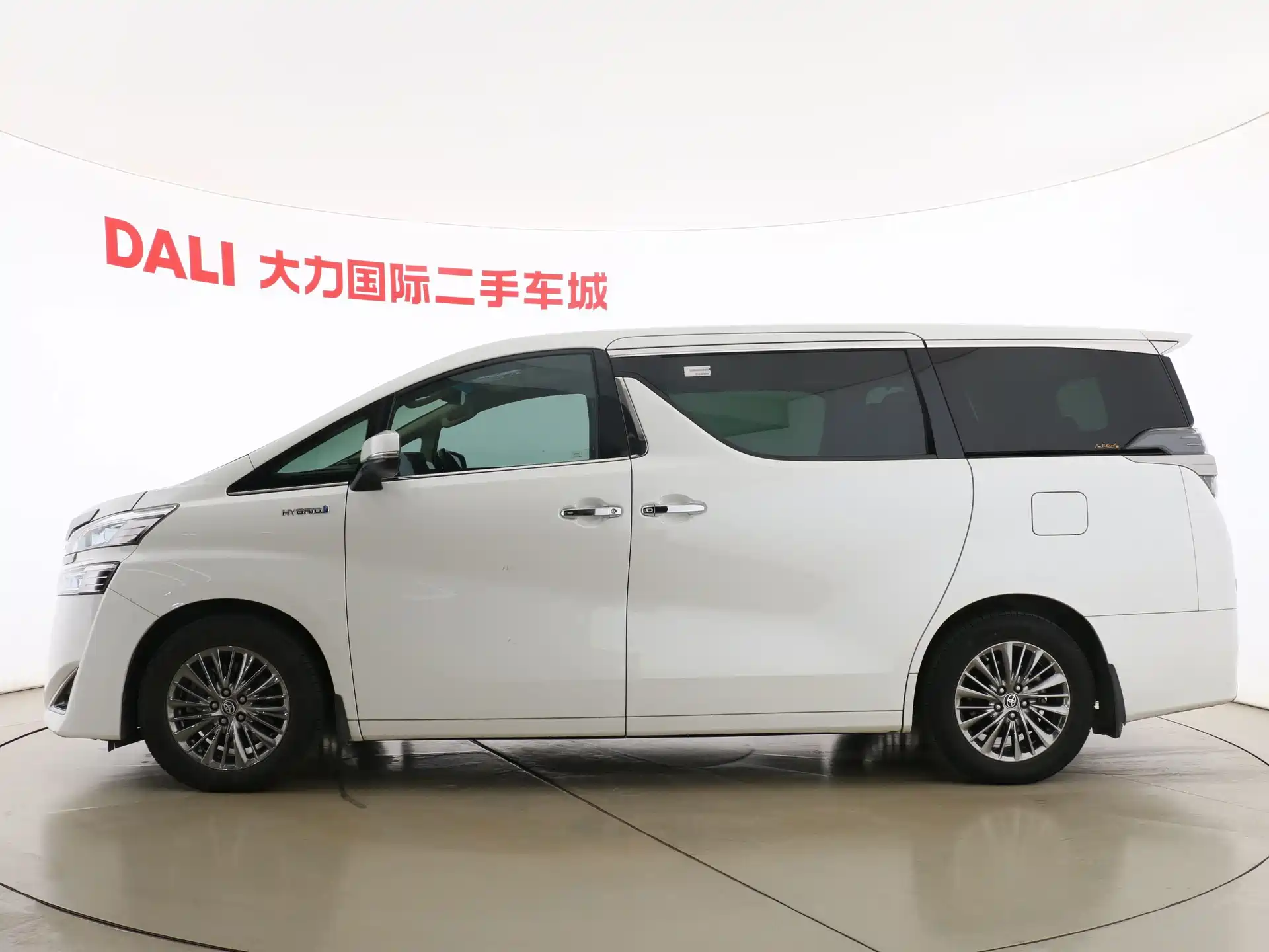 Фото 3 - Toyota Vellfire