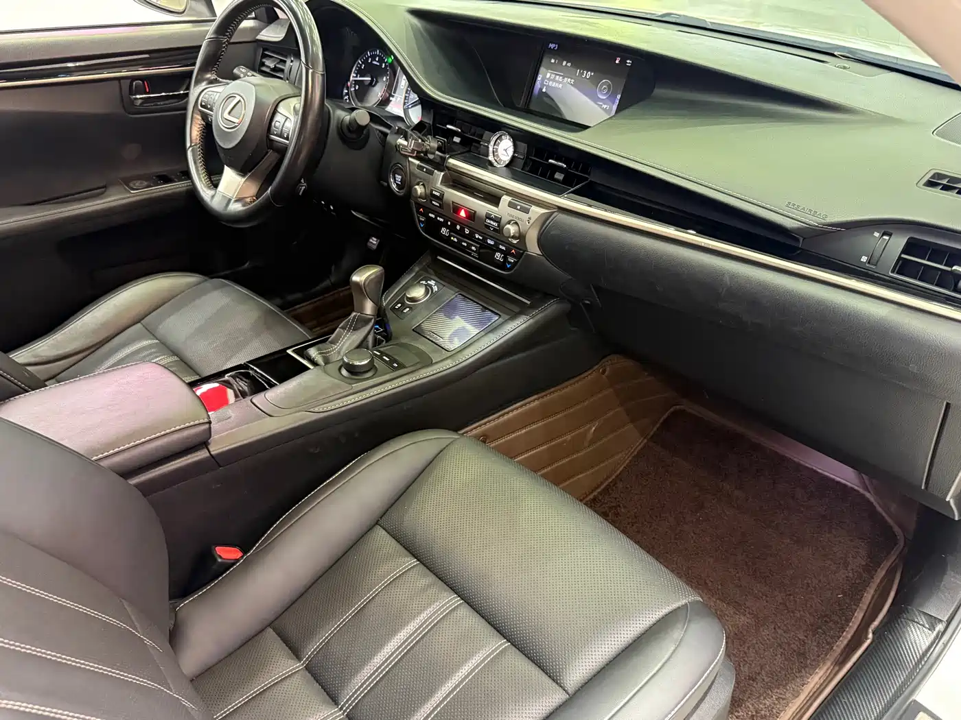 Фото 26 - Lexus ES