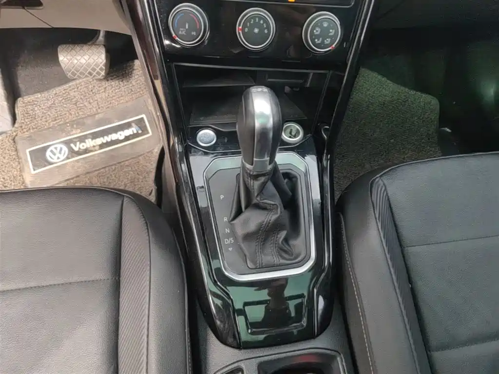 Volkswagen T-ROC 2018 280TSI DSG 2WD Comfort (China V) фото 14
