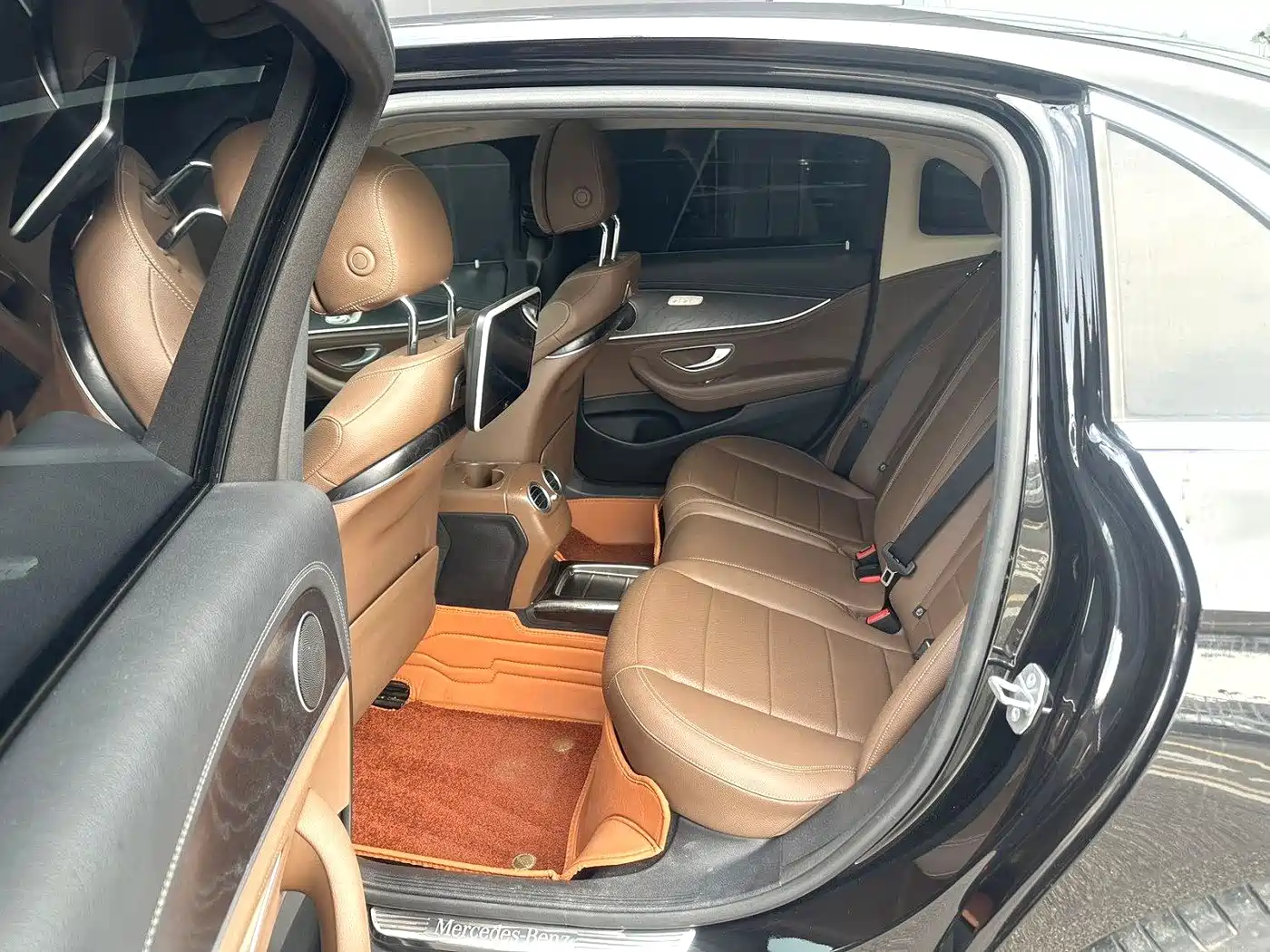 Mercedes-Benz E-Class 2018 E 300 L Sport Fashion фото 7