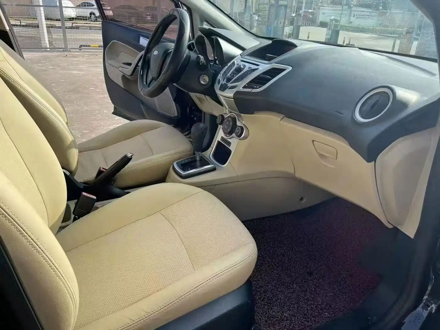 Photo 7 - Ford Fiesta