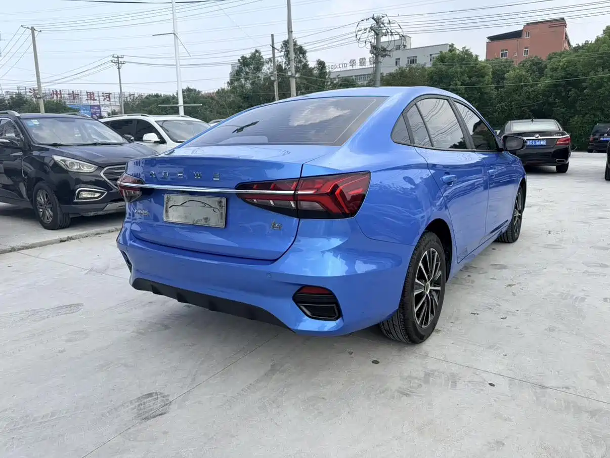 Фото 19 - Roewe i5