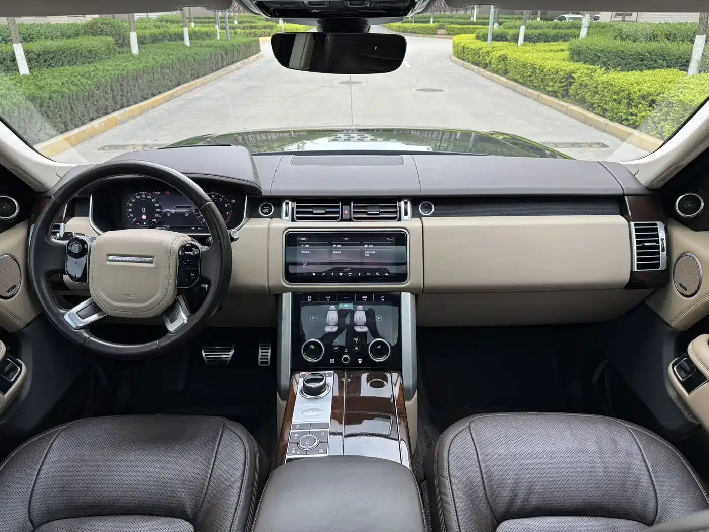 Land Rover Range Rover 2021 3.0 L6 Heritage Extended Classic Edition фото 9