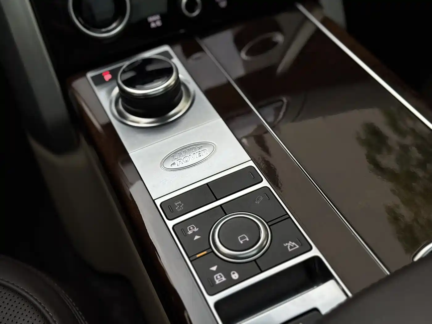 Land Rover Range Rover 2021 3.0 L6 Heritage Extended Classic Edition фото 13