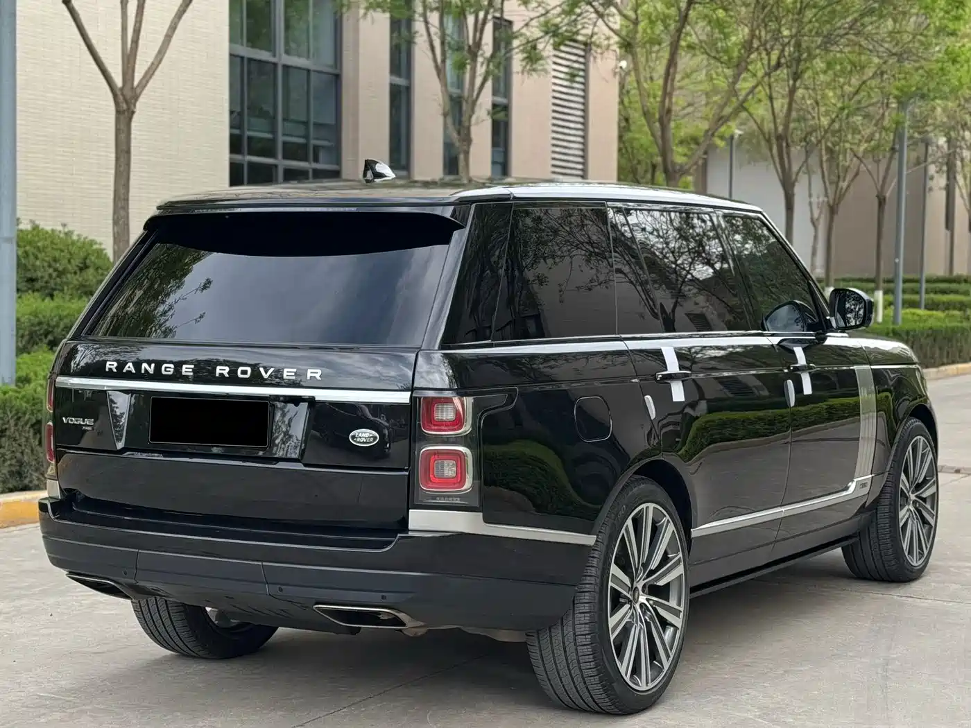 Land Rover Range Rover 2021 3.0 L6 Heritage Extended Classic Edition фото 19