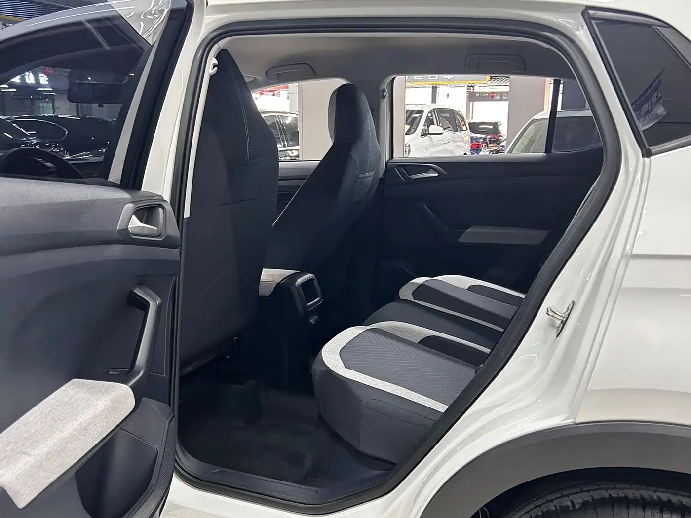 Volkswagen Tharu 2025 Model Rising Star 1.5L Advance Edition фото 9