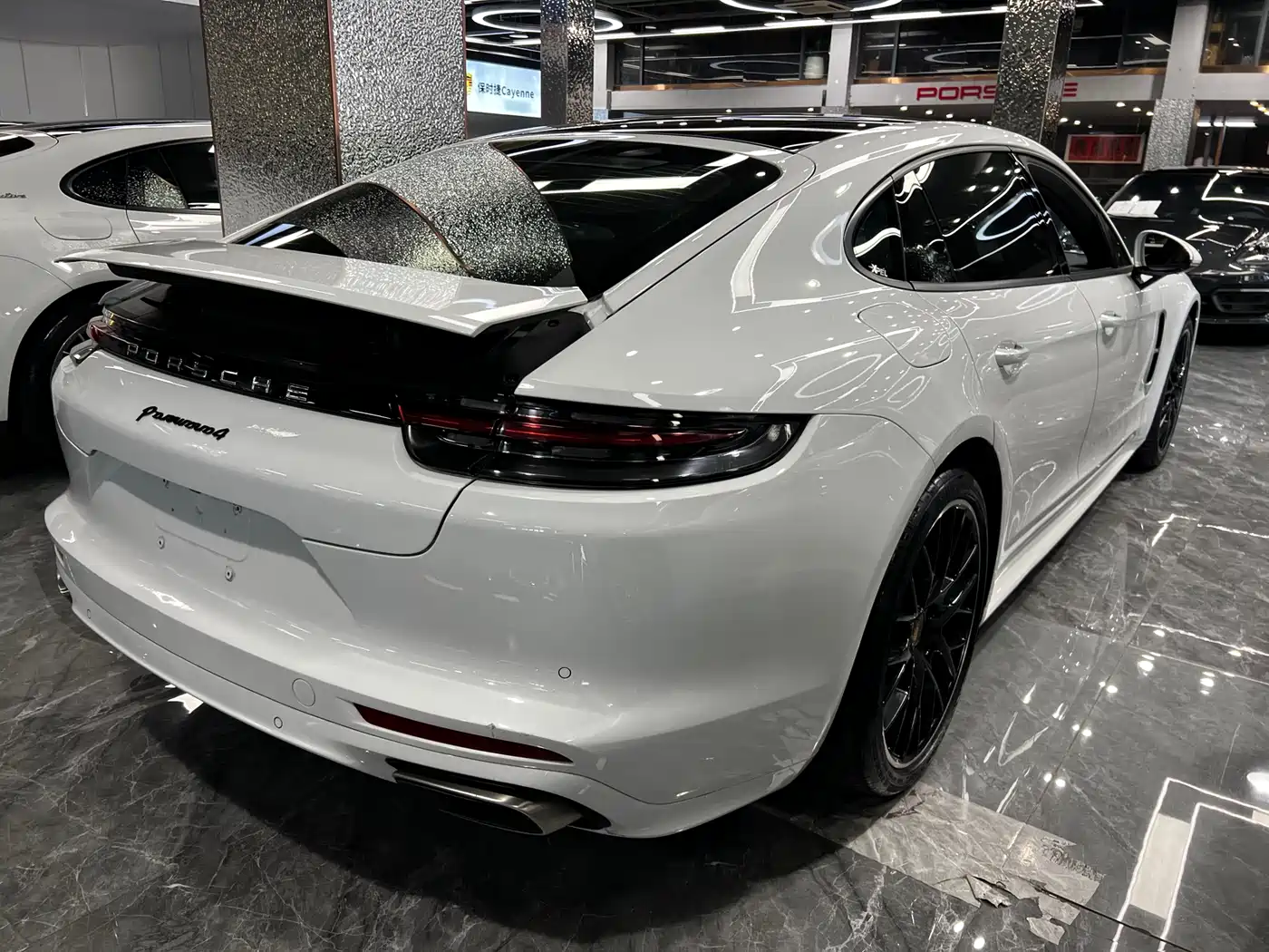 Porsche Panamera 2019 Panamera 4 Executive Long Wheelbase 2.9T фото 21
