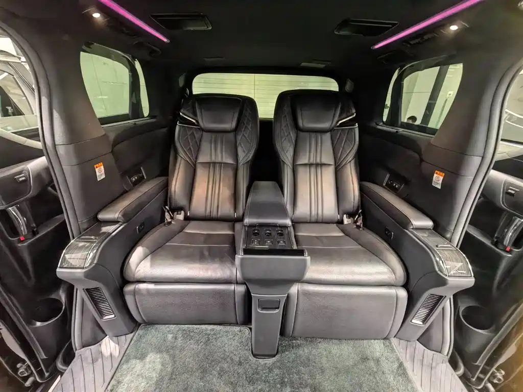 Lexus LM 2020 300h 4-Seat Imperial Edition фото 9